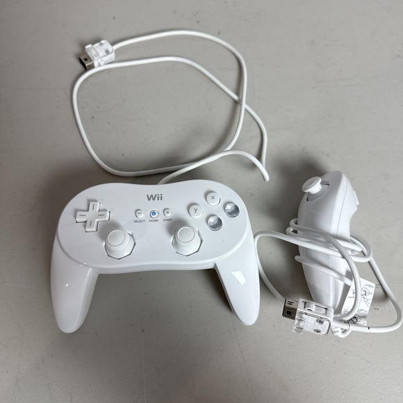 Official Nintendo Wii Pro Classic Controller (RVL-005)(02) Wired + Wii Nunchuck - Picture 1 of 15